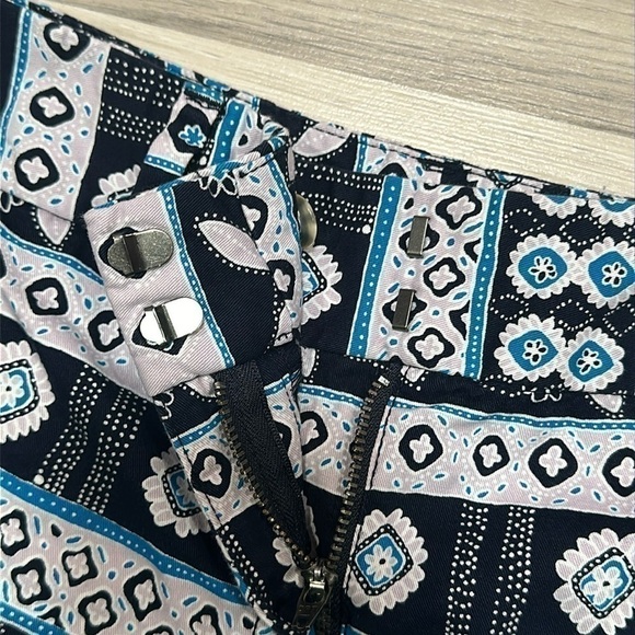 LOFT Women’s Outlet Boho Blue Floral Shorts Size 6 - Picture 3 of 6